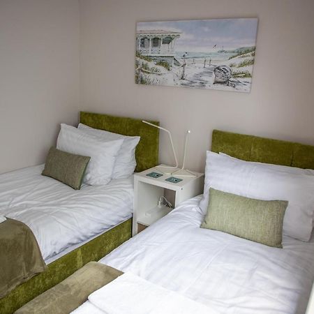 Wave Stays - Ground Floor Apartment - Outside Seating Area Cleveleys Esterno foto