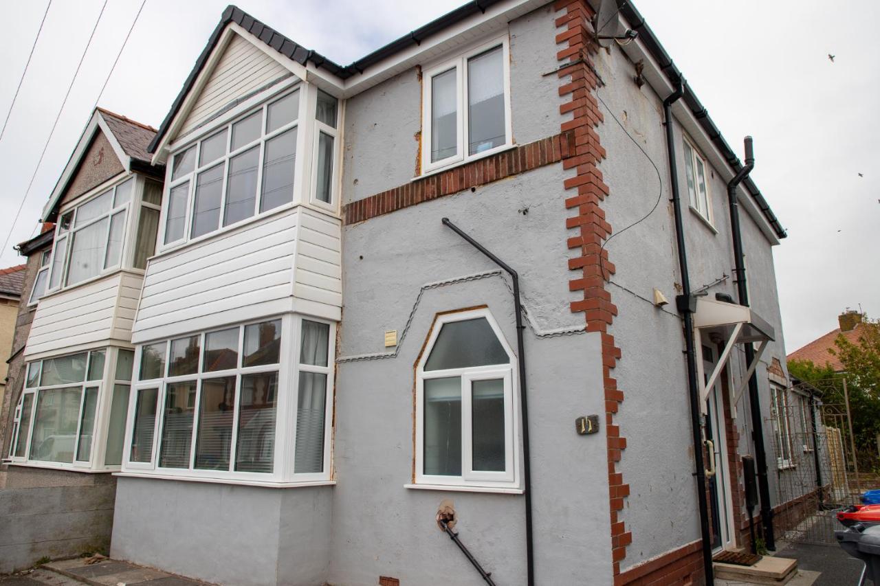 Wave Stays - Ground Floor Apartment - Outside Seating Area Cleveleys Esterno foto