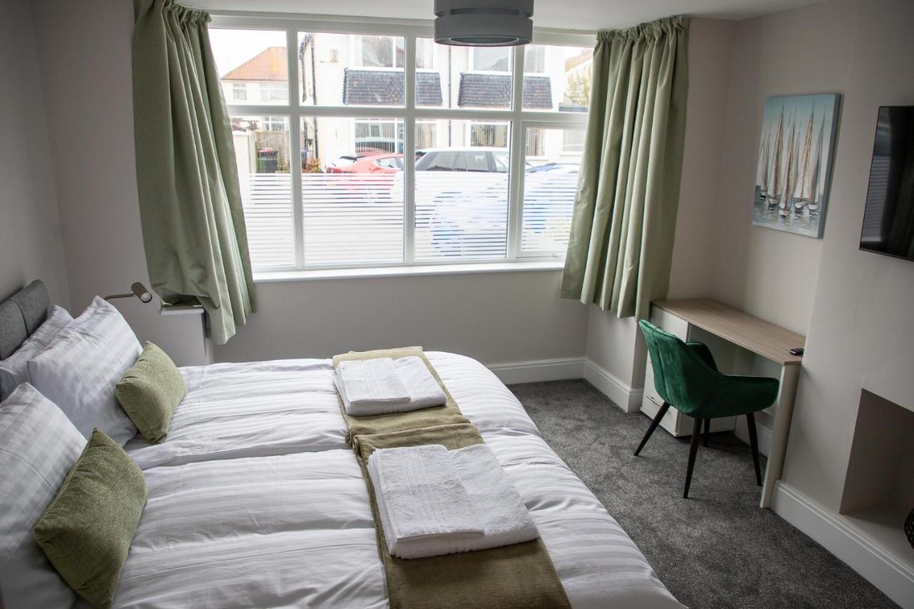 Wave Stays - Ground Floor Apartment - Outside Seating Area Cleveleys Esterno foto